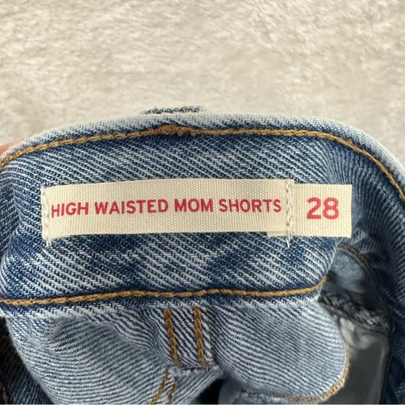Levi’s high waisted mom shorts women’s size 28 distressed light wash - Picture 6 of 7